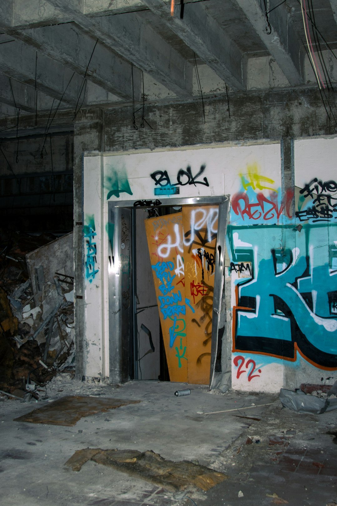 A room that has some graffiti on the walls
