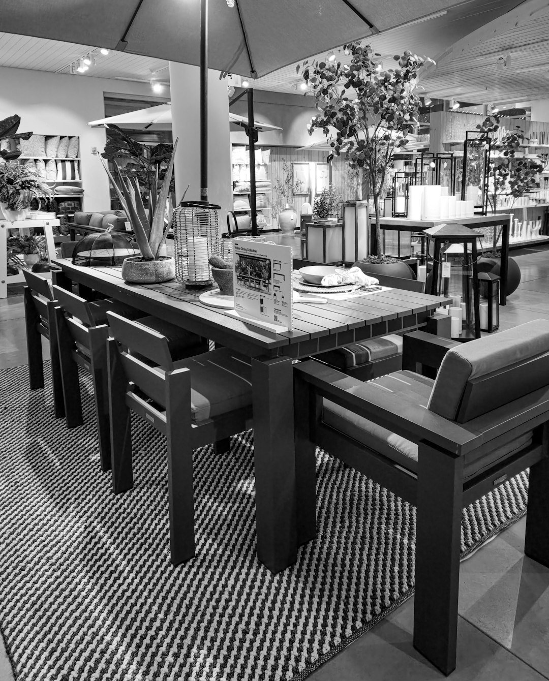 A black and white photo of a dining room
